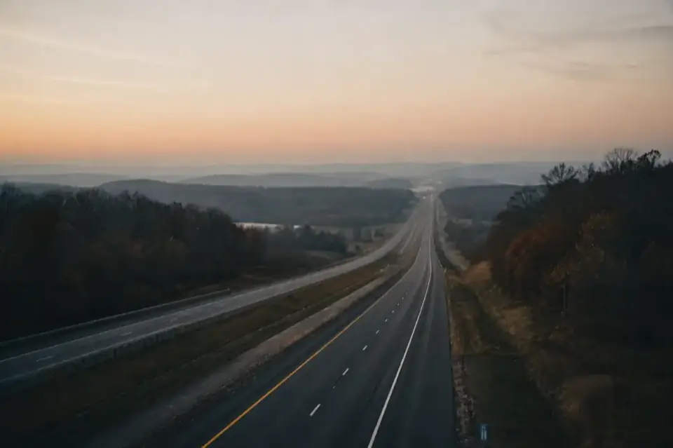 I-95 highway corridor between New York and Florida for small-load long distance moves